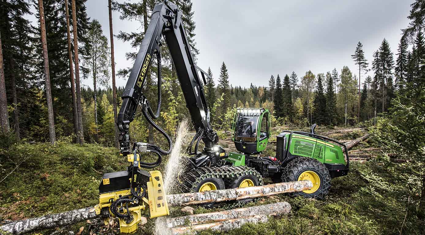 Nu finns skördaren 1470G med IBC (kranspetsstyrning)