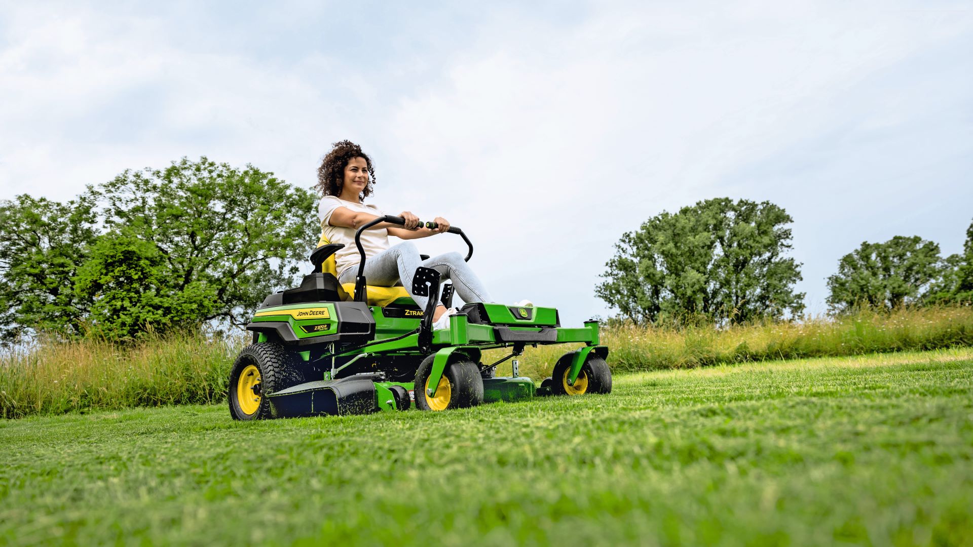 John Deere den helt nya elektriska Z370R ZTrak™ klipparen