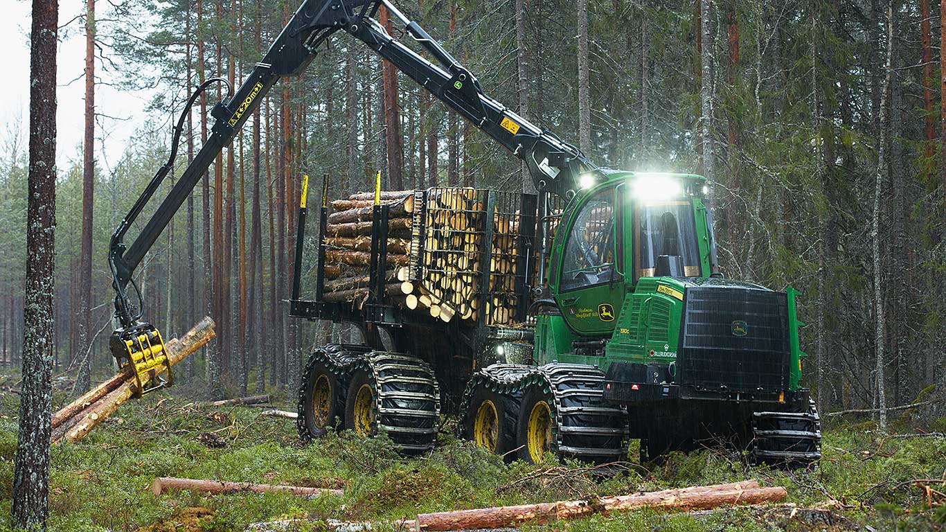 John Deere 1910G i skogen