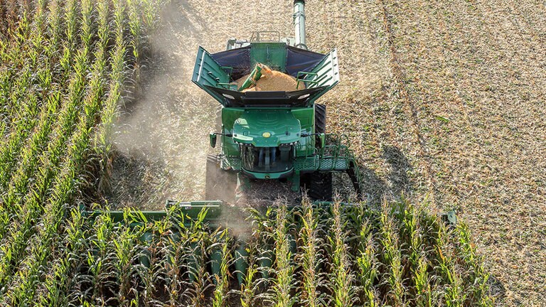 John Deere X-seriens sk&ouml;rdetr&ouml;ska sk&ouml;rdar majs