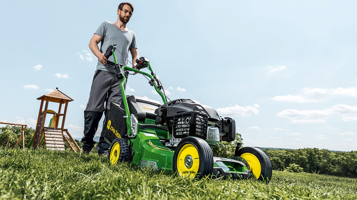 Pro47V Commercial Walk-Behind Mowers, field